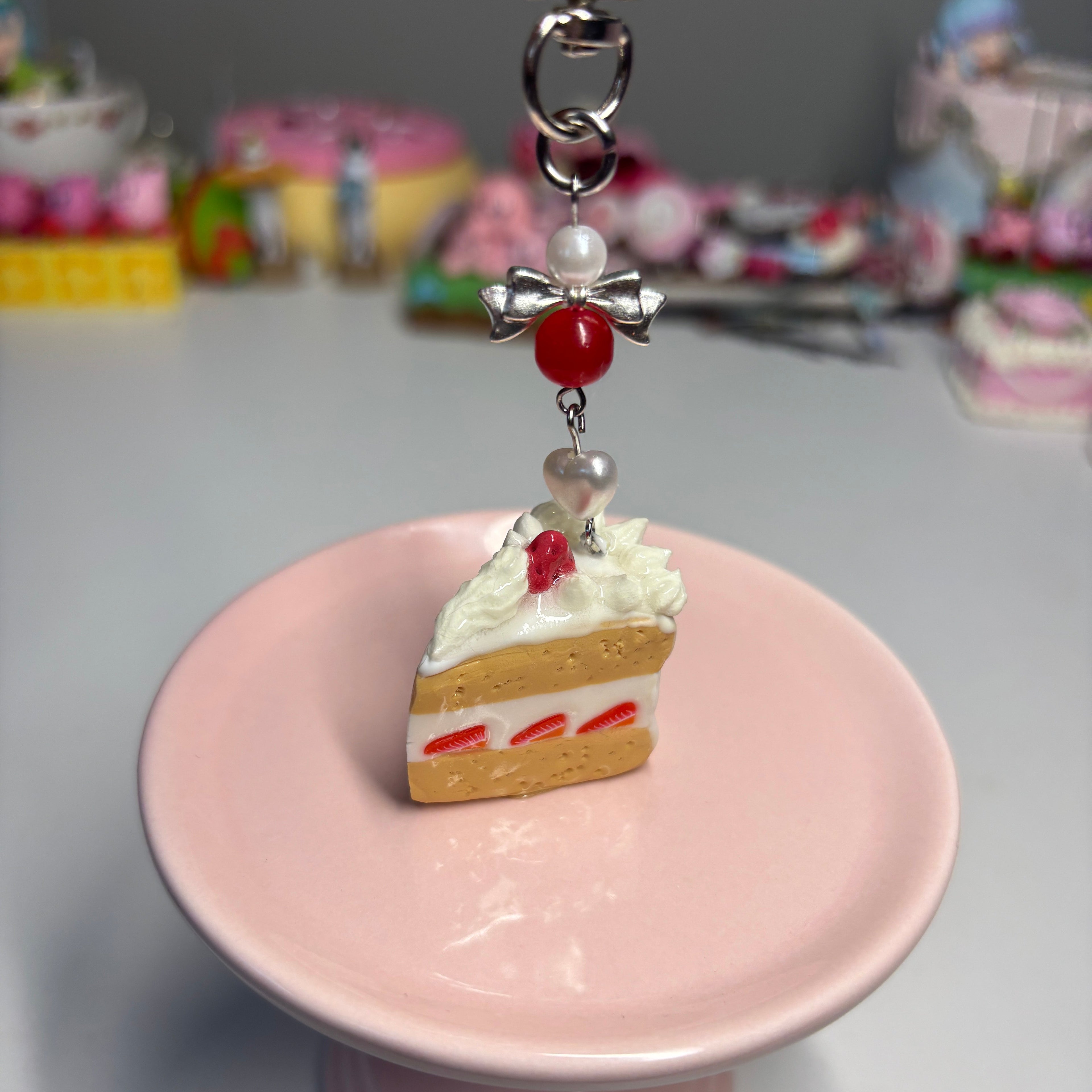 Strawberry cake 𖦹 keychain
