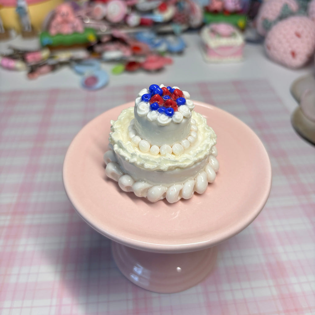 berries n cream cake! Desk deco