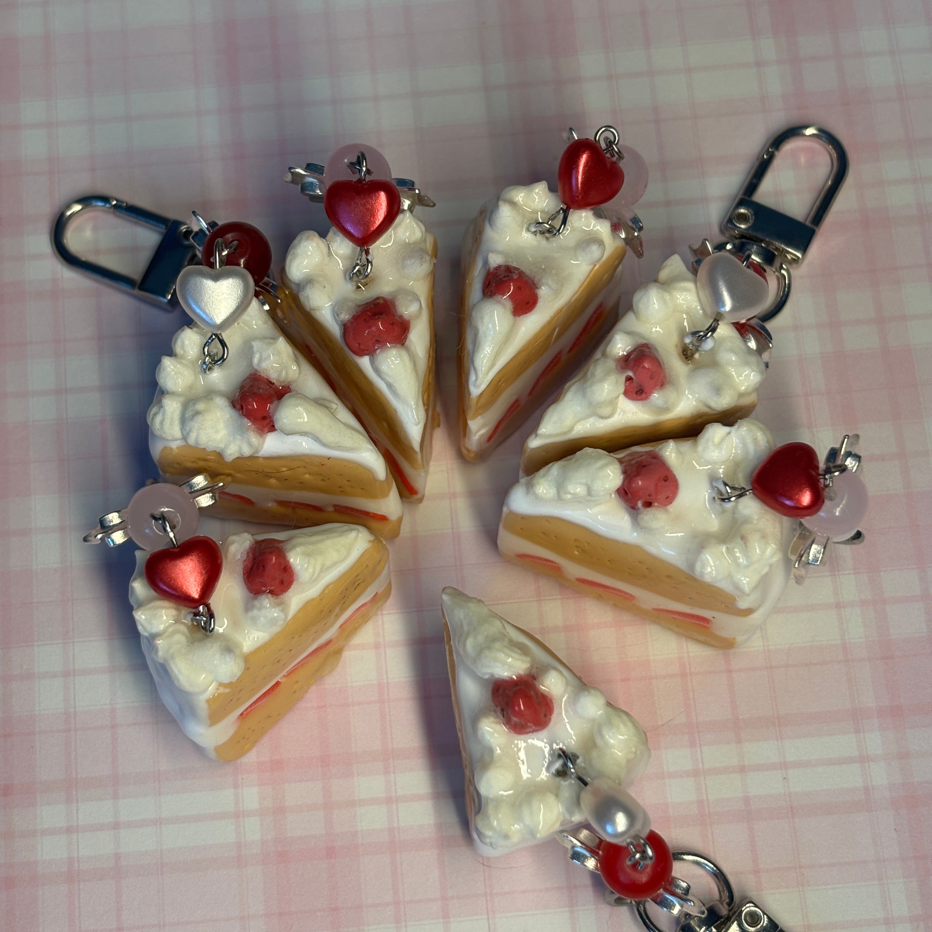 Strawberry cake 𖦹 keychain
